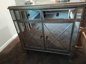 lot 152 image: Two Mirrored Cabinets or Nightstands