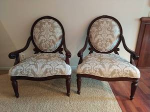 lot 8 image: Pair of Bernhardt chairs