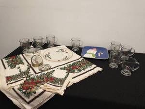 lot 253 image: Collection of Holiday Tableware