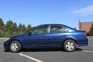lot 5 image: 2005 Honda Civic Hybrid - 2 OWNER - 42 MPG