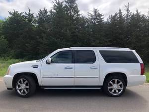 lot 1 image: 2007 Cadillac Escaladae ESV - 167,576 miles
