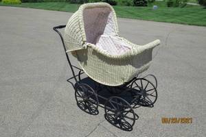 lot 55 image: Antique Wicker Baby Carriage