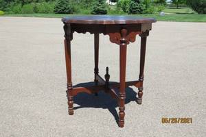 lot 57 image: Antique Piecrust table