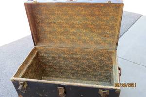 lot 66 image: Steamer Trunk