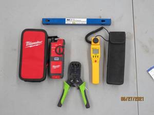lot 128 image: Electrician Tools