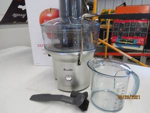 lot 180 image: Fruit and Vegetable Juicer