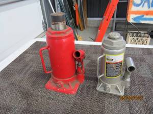lot 192 image: 2 Jacks