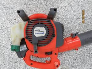 lot 194 image: Husqvarna Blower