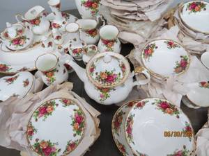 lot 200 image: Royal Albert Old Country Roses - Many pieces new in box