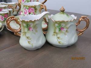 lot 202 image: Hand Painted Tea Set