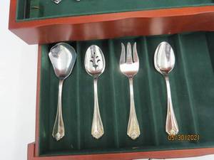 lot 204 image: Oneida Canada Flatware in Box