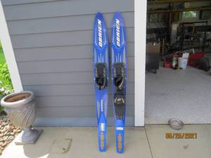 lot 21 image: OBrien Water Ski Set