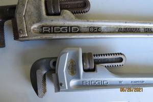 lot 86 image: Rigid 18 inch and 24 inch Aluminum Pipe Wrenches