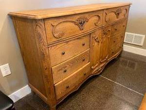 lot 213 image: 4 piece Acorn and Oak Carved Wood Bedroom Set