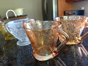 lot 223 image: Depression glass cream and sugar sets