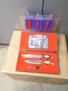 lot 11 image: Knife set. As shown.