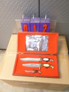 lot 12 image: Knife set. As shown.