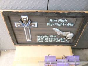 lot 60 image: Military items. As shown.