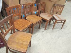 lot of 5 chairs ...