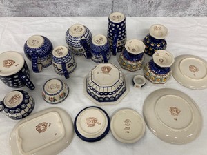 lot 169 image: Beautiful Polish Pottery