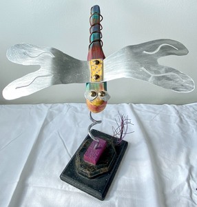 lot 14 image: Whimsical Dragonfly Wood Metal Decor