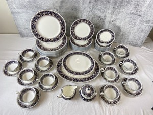 lot 16 image: Gorgeous Wedgewood Bone China Florentine Pattern Set- Service for 12