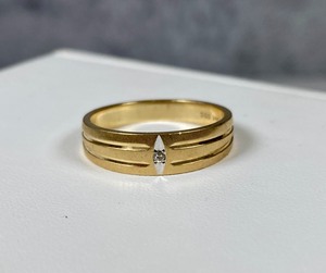 lot 23 image: Mens 14k Yellow Gold & Diamond Chip Wedding Band Ring- Size 10