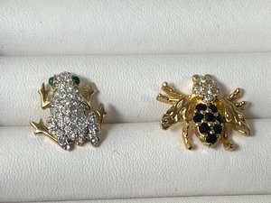 lot 30 image: 4 Vintage Pins Brooches- Carole Lee & 1 Sterling Silver