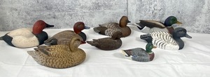 lot 45 image: 9 Vintage Duck Decoys Decor