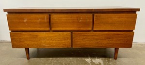 lot 1 image: Amazing Mid Century Modern Lane Cedar Chest on Tapered Legs- Serial # 260350