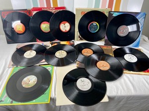lot 58 image: 10 Vintage Vinyl Records- Including The Beatles