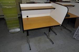 lot 35 image: Adjustable Height Computer Work Station
