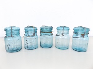 lot 18 image: Lot of 5 Antique Glass Lid 12 Pint Ball Mason Jars