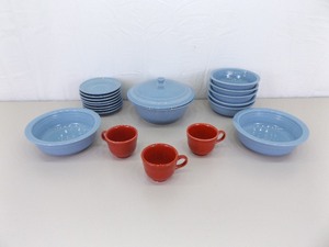 lot 22 image: 20 Piece Set of Vintage Homer Laughlin Blue and Red Fiesta Ware