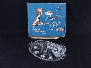 lot 25 image: New in Original Box Anchor Hocking 8 Piece Serving Set