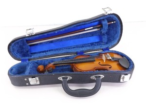 lot 45 image: Childs Violin, Bow and Case