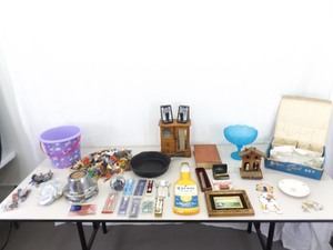 lot 100 image: Large Lot of Misc. Collectibles, etc.