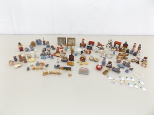 lot 84 image: Lot of Misc. DollhouseShadow Box Miniatures