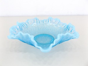 lot 73 image: Vintage Ruffled Glass Blue Opalescent Hobnail Dish