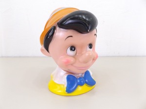 lot 79 image: Vintage 1971 Play Pal Plastics Disney Pinocchio Bank