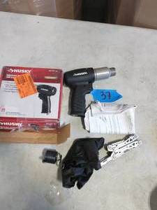 lot 37 image: HUSKY Medium Stroke Air Hammer