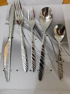 lot 15 image: Mega Chef La Vague 20-Pc. Stainless Steel Flatware Set - Service for 4, Silvertone