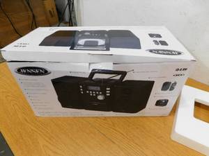 lot 41 image: Jensen Portable CD Cassette FM Stereo Boombox