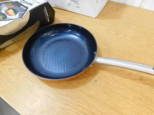 lot 57 image: Copper Chef Black Diamond Round 10 Fry Pan only