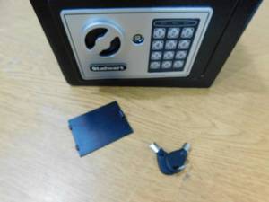 lot 95 image: Stalwart Electronic Deluxe Digital Safe