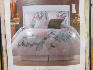lot 98 image: Christian Siriano Dreamy Floral 3-Pc. Comforter Set - FullQueen