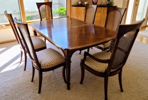 lot 1 image: Beautiful Vintage Dining Set