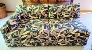 lot 7 image: Custom Upholstered Sectional