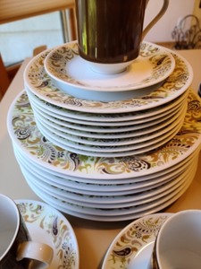 lot 19 image: Vintage Mikasa Eclipse Dish Set