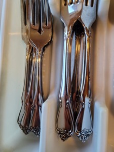 lot 20 image: Rogers Stainless Steel Flatware Set